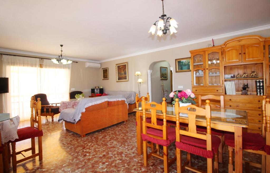 THREE BEDROOM RURAL HOUSE IN TORROX WITH PRIVATE POOL