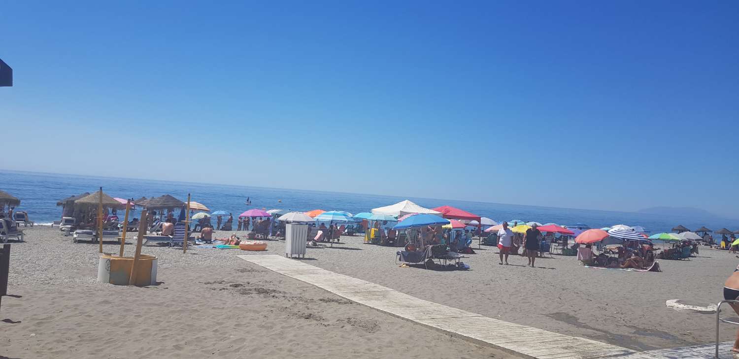 LÄGENHET MED POOLER 1 MINUTS FRÅN STRANDEN