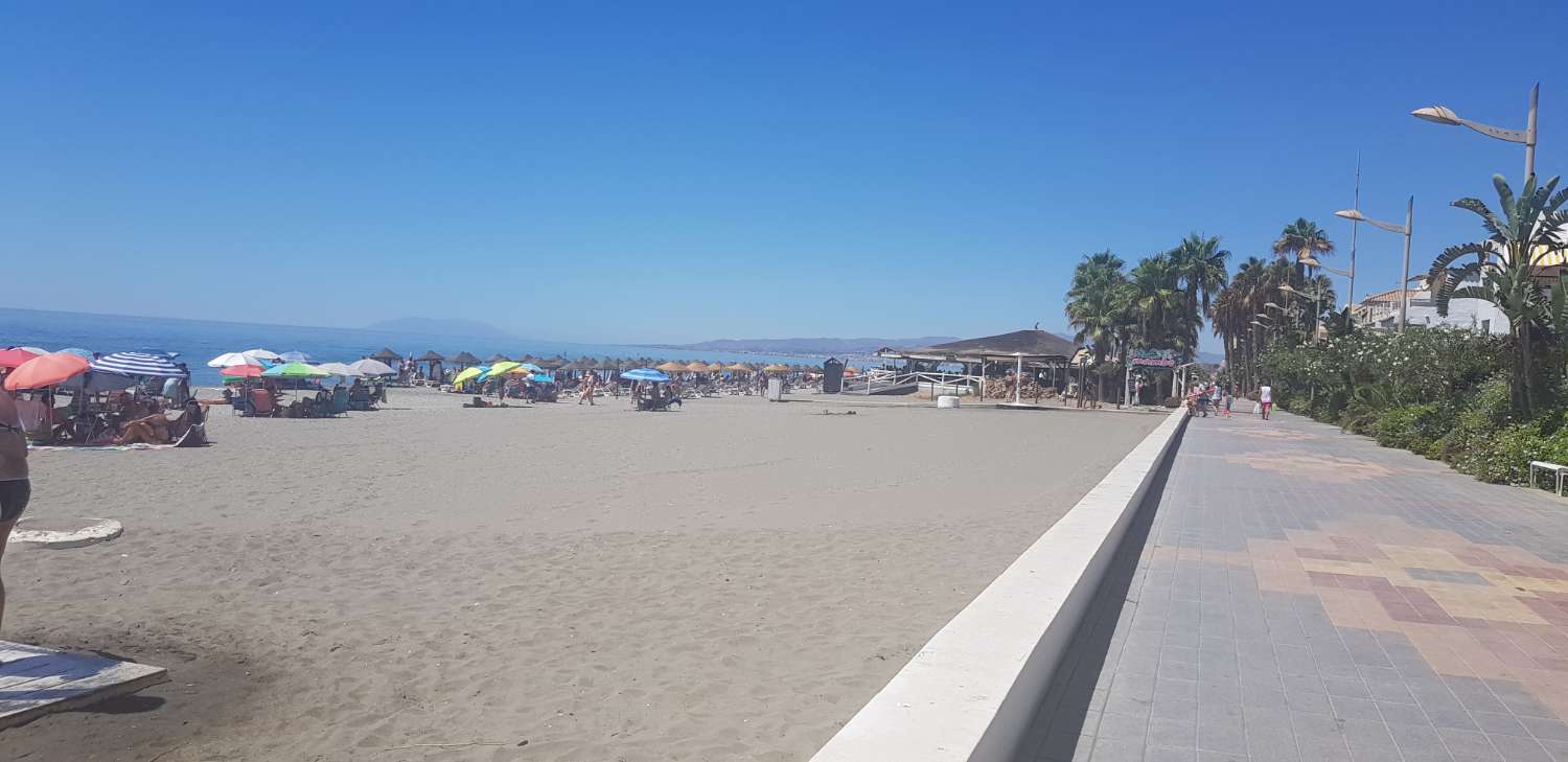 LÄGENHET MED POOLER 1 MINUTS FRÅN STRANDEN