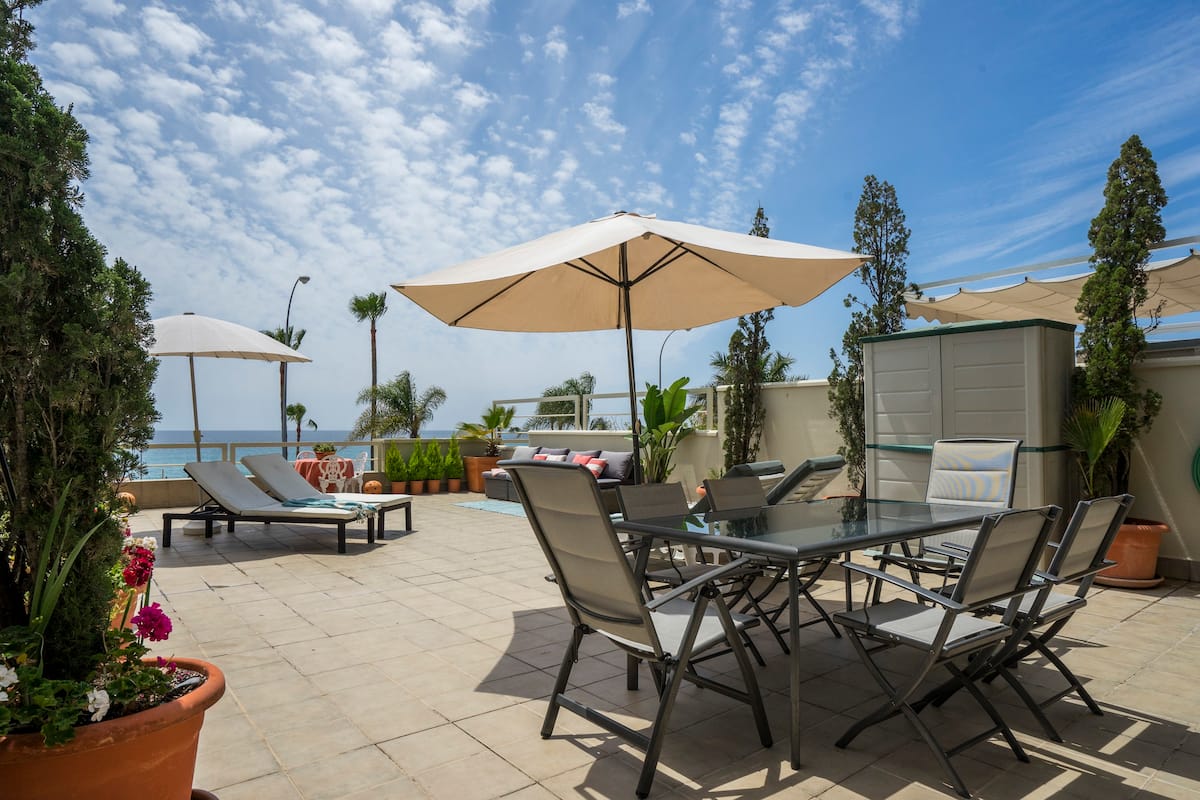 MAGNIFICENT TERRACE FACING THE SEA, CAPACITY FOR FOUR PEOPLE