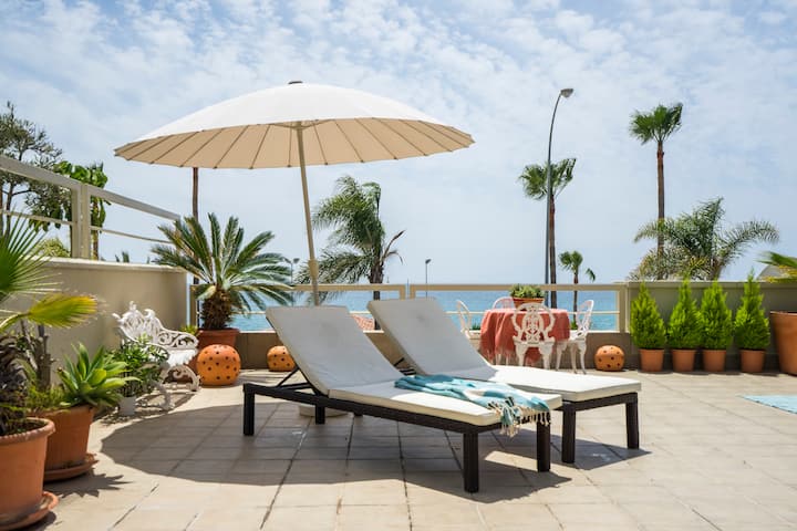 MAGNIFICENT TERRACE FACING THE SEA, CAPACITY FOR FOUR PEOPLE