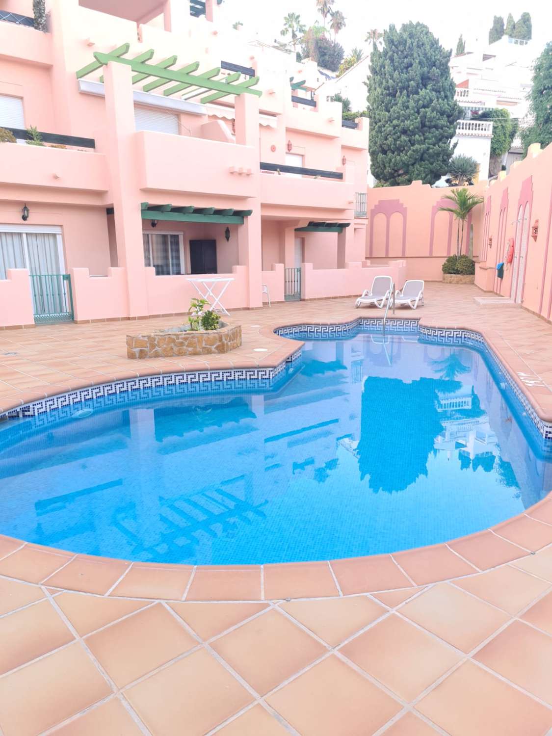 APARTMENT ON THE SECOND LINE OF THE BEACH WITH PARKING AND COMMUNITY POOL