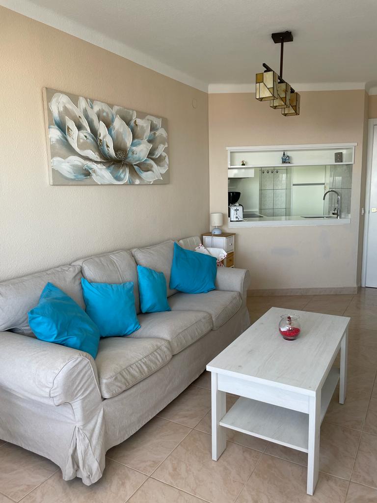 ONE BEDROOM APARTMENT WITH COMMUNAL POOL