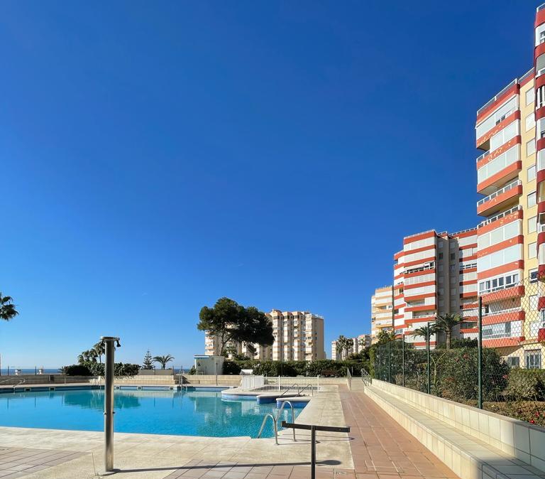 ONE BEDROOM APARTMENT WITH COMMUNAL POOL