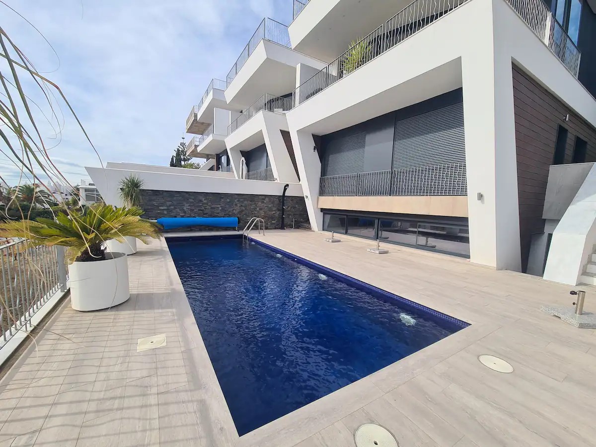 VILLA DE TRES DORMITORIOS CON PISCINA PRIVADA VISTAS AL MAR