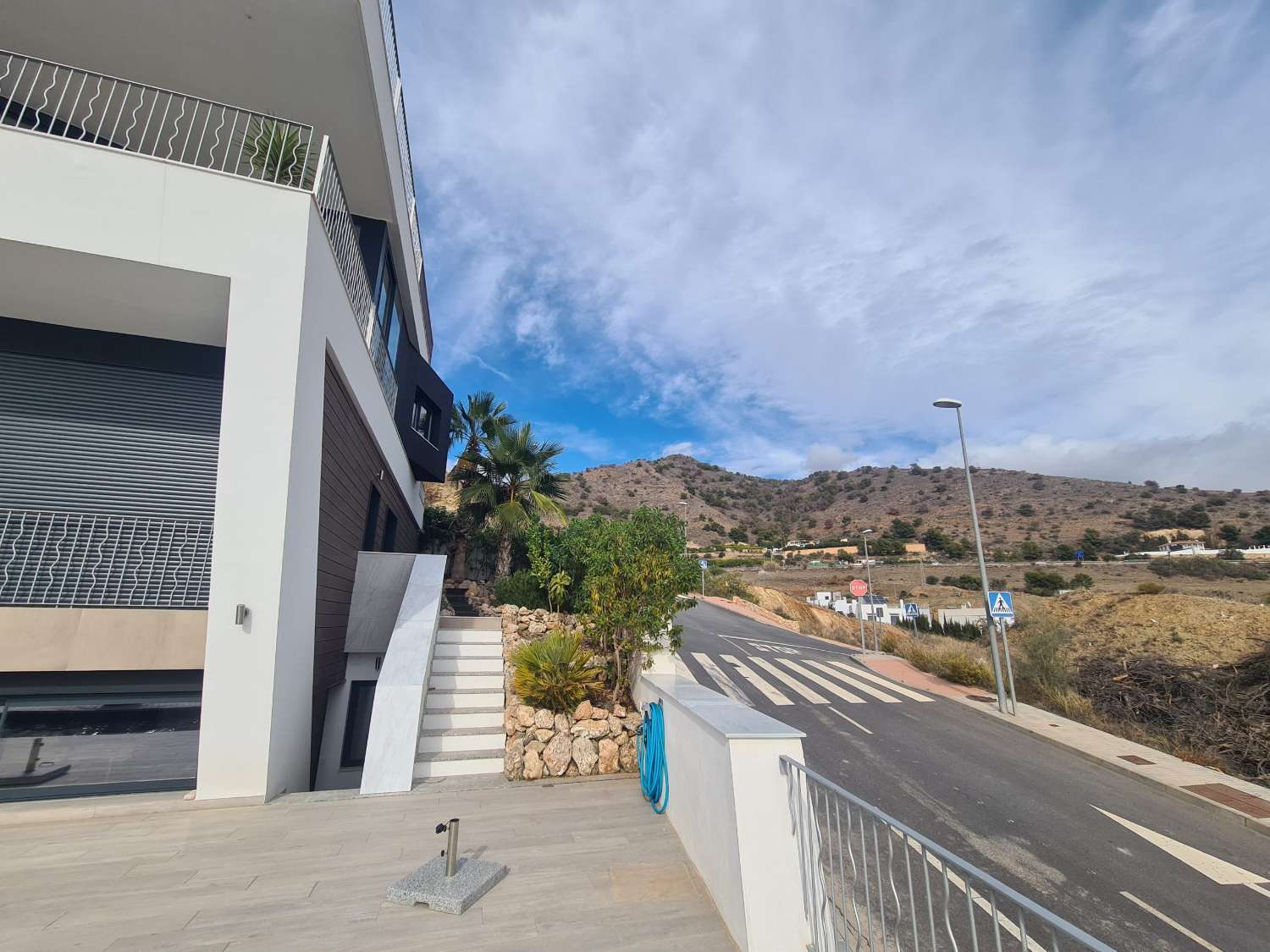 VILLA DE TRES DORMITORIOS CON PISCINA PRIVADA VISTAS AL MAR