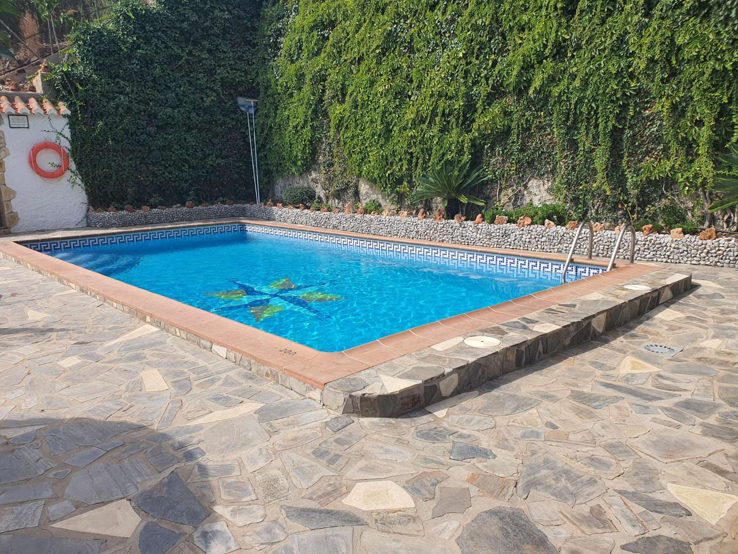 VILLA DE TRES DORMITORIOS CON PISCINA PRIVADA