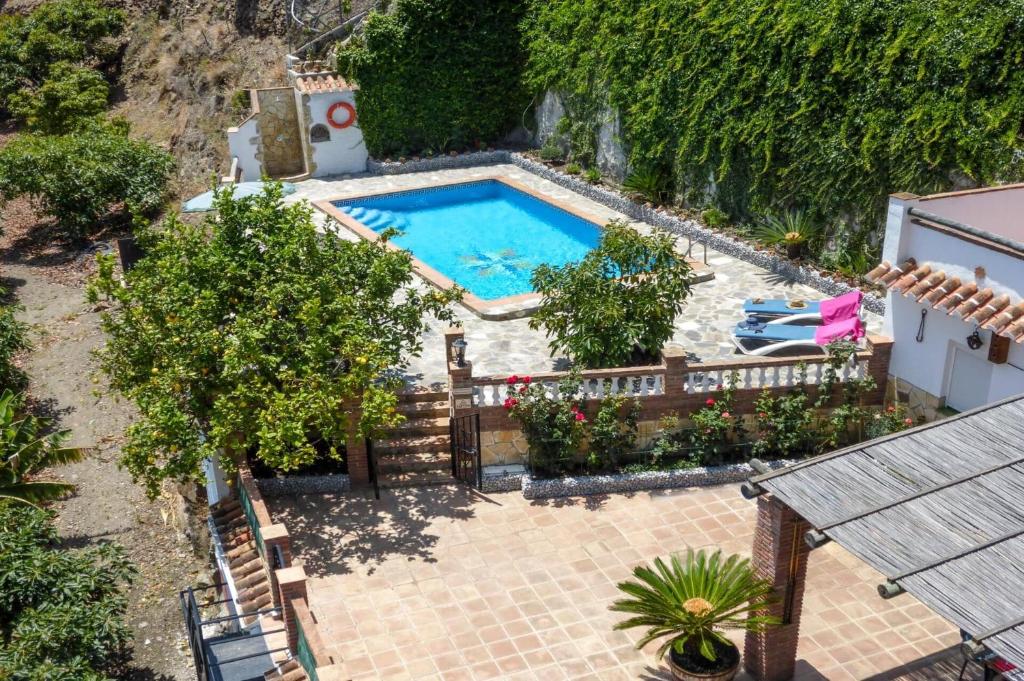 VILLA DE TRES DORMITORIOS CON PISCINA PRIVADA