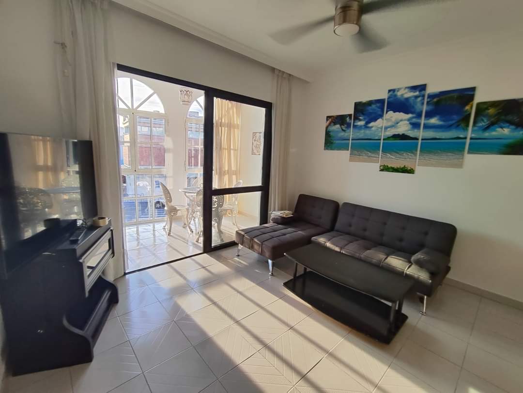 CENTRAL THREE BEDROOM APARTMENT